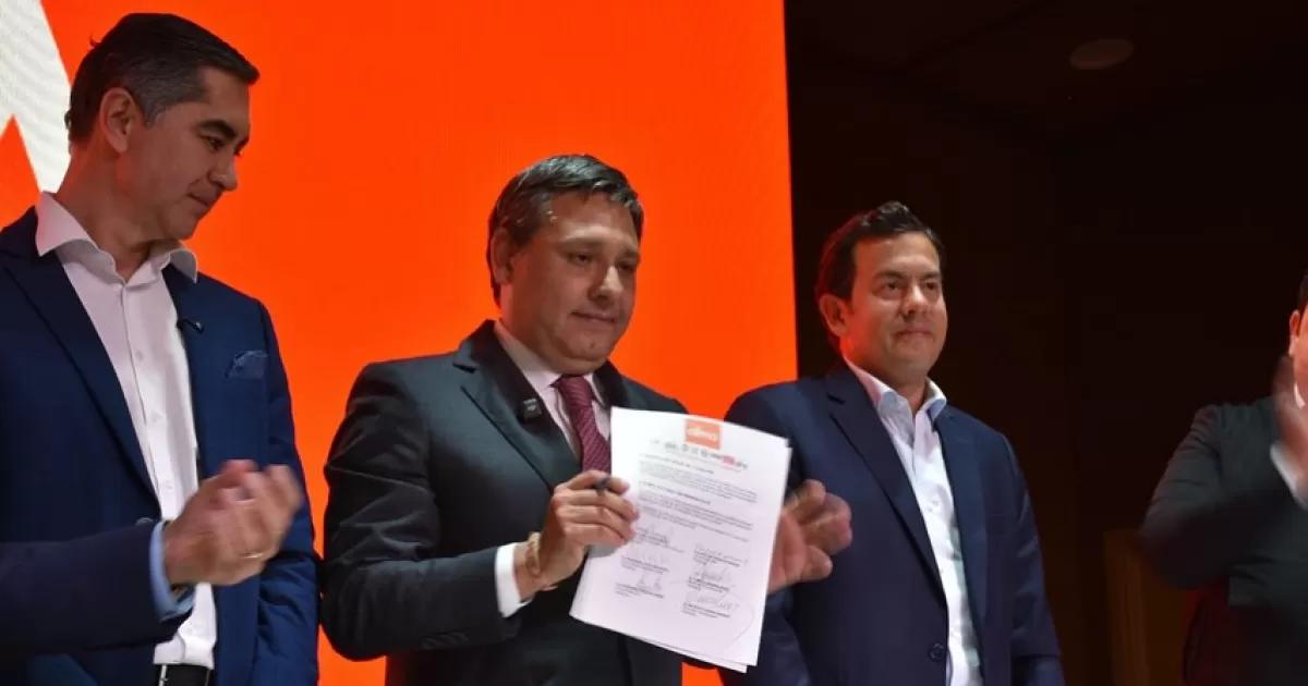 Mauricio Lizcano dice que su candidatura presidencial "está firme", aunque no descarta una consulta