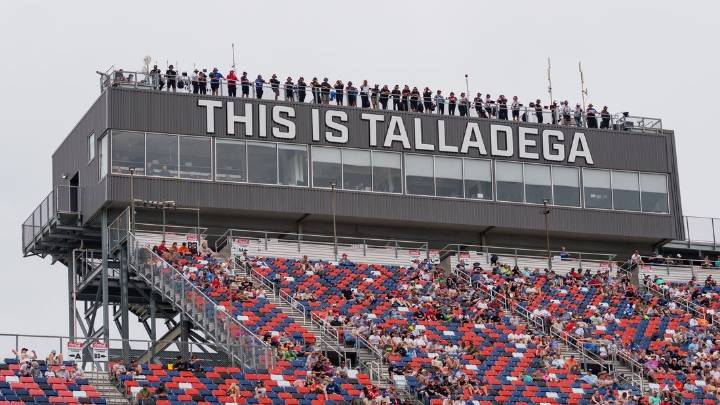 Deadspin | Time ticking as title quest continues at tricky Talladega