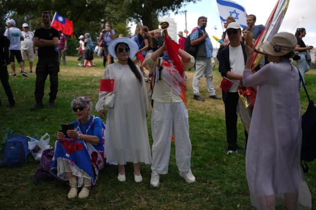 Hundreds of evangelical Christians in Jerusalem to show support for Israel cheer the peace push
