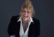 Elaiza Gil se estrena en el stand up comedy con “¡Soltera sí, sola jamás!”