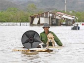 ‘Melissa’ ya cobra una treintena de muertos; pierde fuerza