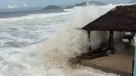 Mantienen Cierre de Playas en Mazatlán por Paso de Huracán "Priscilla" en Sinaloa