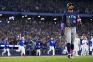 Mariners reach new peak, new agony as a pennant slips away