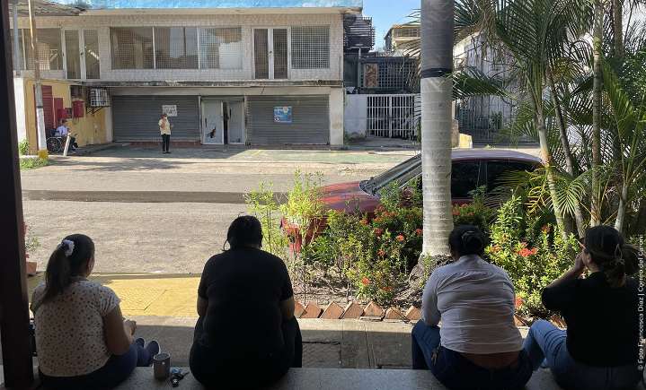 Pacientes renales exigen nuevas máquinas de diálisis para la única unidad activa en Caroní