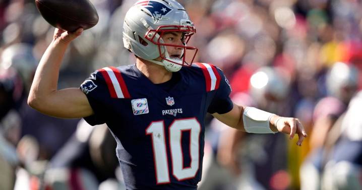 Drake Maye throws 3 TDs as Patriots overcome Myles Garrett's 5