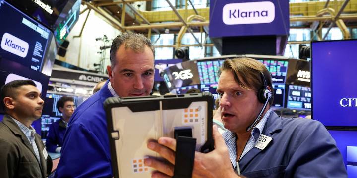 Mercados: reacción alcista de acciones y bonos argentinos en Wall Street, el día después de la cumbre Milei