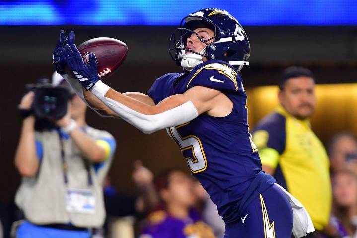 Deadspin | Justin Herbert (3 TDs), Chargers overwhelm skidding Vikings