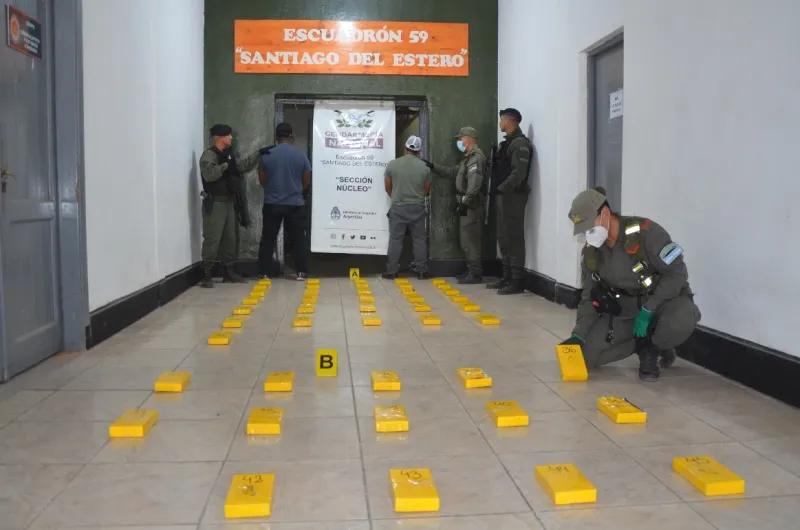 Gendarmes interceptan camión con casi 47kg de cocaína, valuados en $966 millones