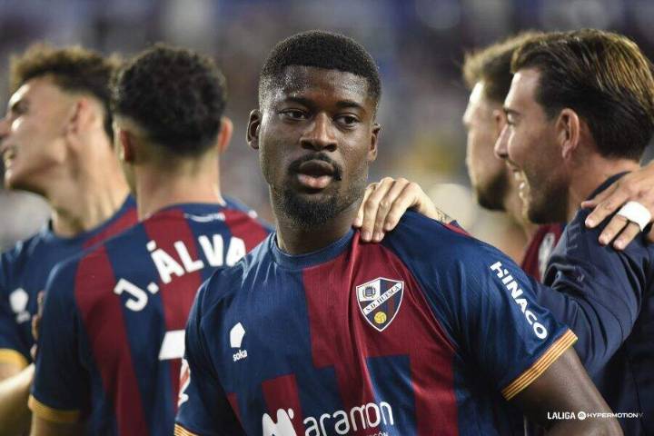 Ntamack vuelve a ser el héroe de un Huesca que se abraza a la épica (2