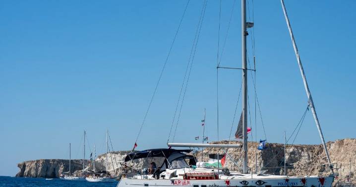 Israel corta el paso a la flotilla para Gaza y le ordena cambiar de rumbo