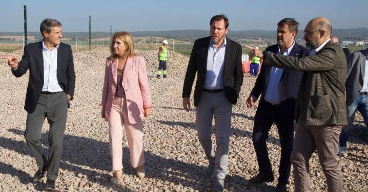 El AVE entre Málaga y Sevilla en una hora y media será realidad en 2026, cinco años más tarde, y por el triple de precio