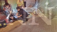 MOTOCICLISTA DERRAPA CON MONTÍCULO DE TIERRA