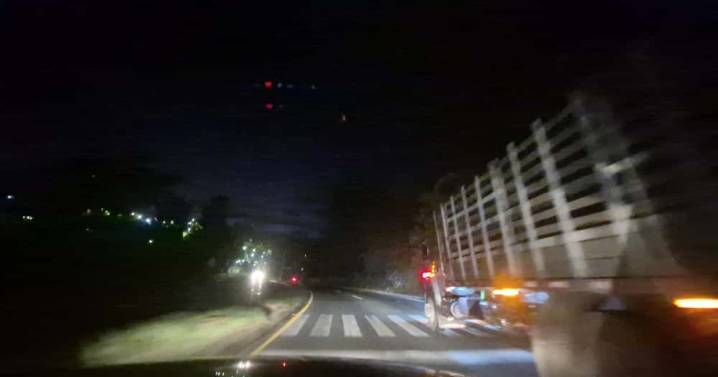 A la vía Panamericana de Manizales se les fueron las luces por vandalismo: está en reparación