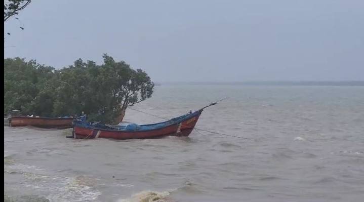 Cyclone Montha: Depression forms over Bay; Check Rainfall, Wind and Fishermen Warnings for Odisha