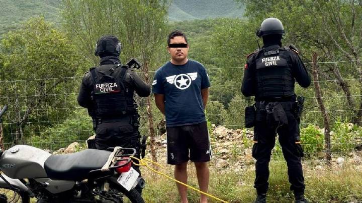 Motociclista es detenido por presuntamente matar a un perrito en Rayones, Nuevo León