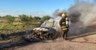 Ardió un Uber y quedó completamente destruido