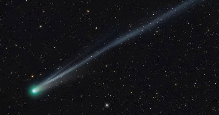 2 green comets shine bright. How to spot them in the night sky