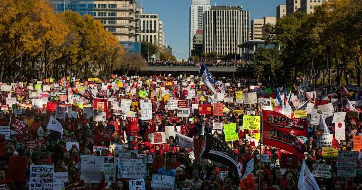 Alberta teacher strike: 750K kids go 3 weeks of no school