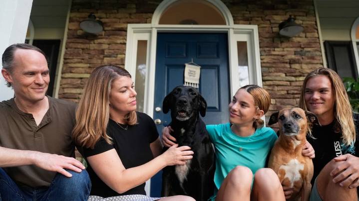 Losing a family pet gives parents a chance to teach children about death and grieving