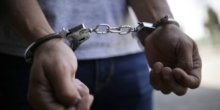 Madre entregó a su hijo, menor de edad, por el presunto asesinato de un taxista en Medellín