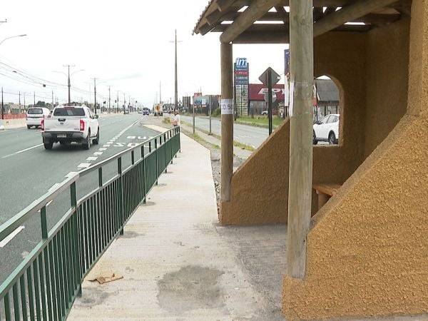 Obras de terceras pistas en ruta Coronel-Concepción terminaron "enrejando" paradero en Villa Coloane