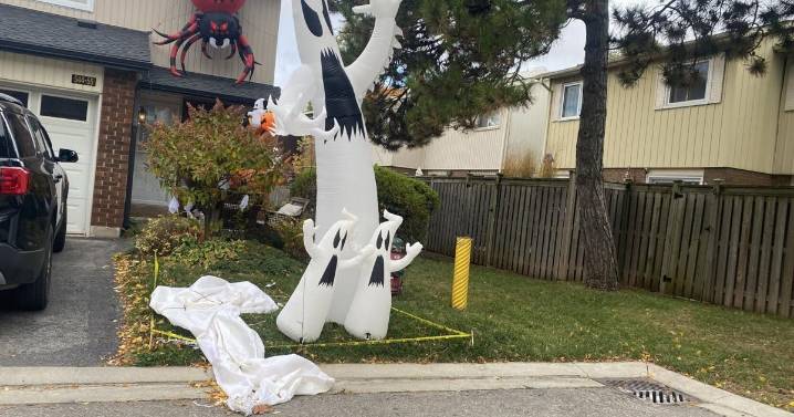 Burlington family warned: Take decorations down or pay $5K