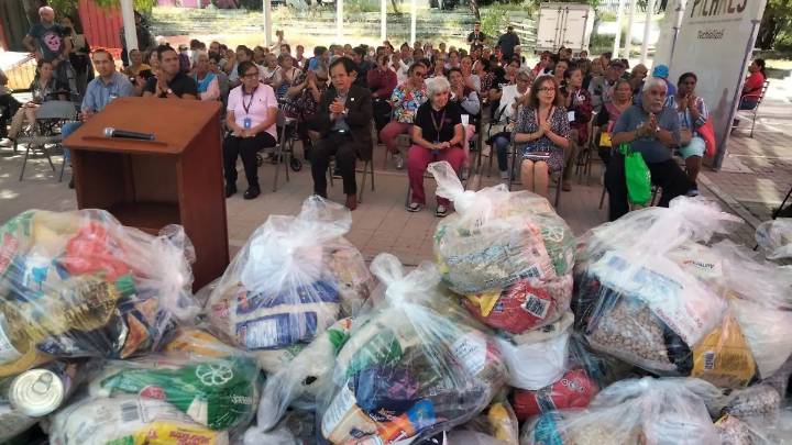 Empresa DeAcero entrega 13 toneladas de alimentos al DIF Celaya para beneficiar a familias