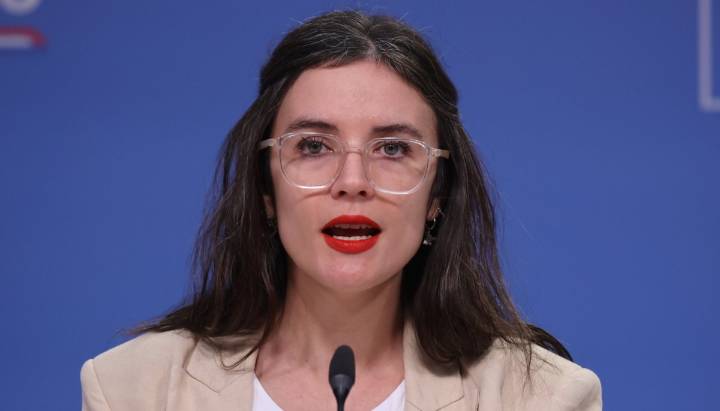 Vocera de Gobierno pide ser "más responsable" ante dichos de asesor de Kast sobre "parásitos" en el Estado