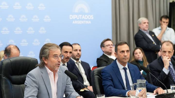 Reforma laboral: Milei aspira a paritarias por empresa y a que el salario dependa del rendimiento