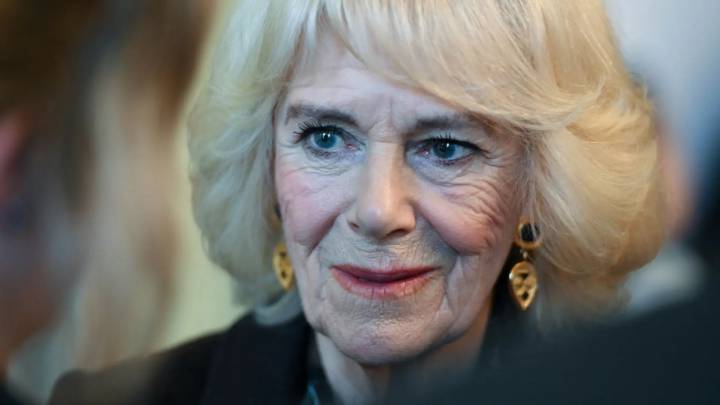 La reina Camila llora la muerte de su íntima amiga, la escritora británica Jilly Cooper: "Muy pocos llegan a ser leyendas en vida"