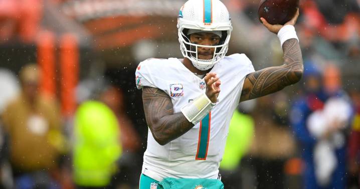 Dolphins not making coaching or starting QB changes right now, despite their 1