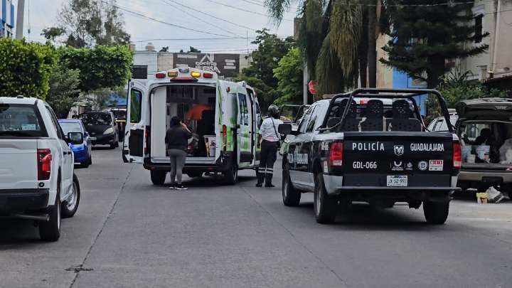 Agresión a balazos en Guadalajara: padre e hijo son atacados; uno resulta gravemente herido
