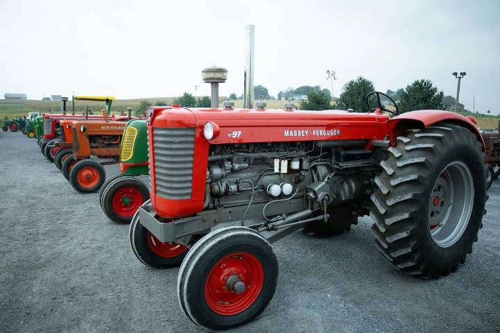 Illinois Farm Tradition Lives On at Minier’s Antique Tractor Bee