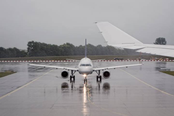 Crisis aérea en Alemania: aeropuerto de Múnich suspende sus operaciones por sobrevuelo de drones