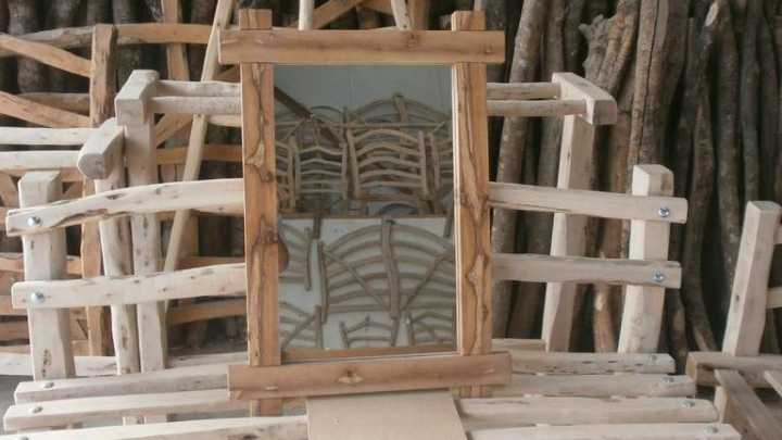 El taller que mantiene vivo un oficio en peligro de extinción en Menorca y exporta la madera de ullastre a todo el mundo
