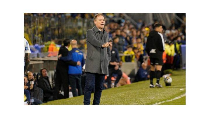 Central: Holan metió dos cambios, uno lógico y otro que nadie tenía en los planes