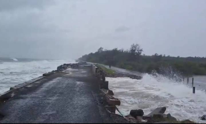 Andhra braces as Cyclone Montha nears landfall near Kakinada; experts warn of Michaung