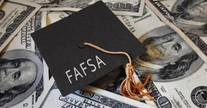FAFSA applications for 2026-27 school year open for Tennessee students