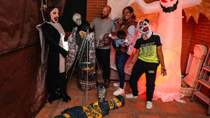 La auténtica casa del terror está en Gévora: Una vecina transforma su hogar para celebrar Halloween
