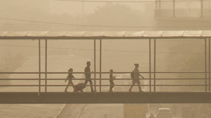 Delhi air quality remains 'poor' ahead of Diwali, several areas breach 300 mark