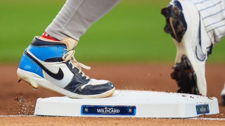 Yankees' ticket policy draws criticism