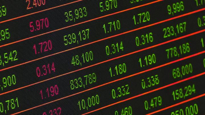 Wall Street se toma un respiro y opera a la baja tras tocar un nuevo récord