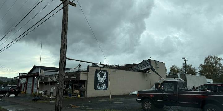 Longview building loses roof in ‘possible tornado’; 3 other buildings damaged