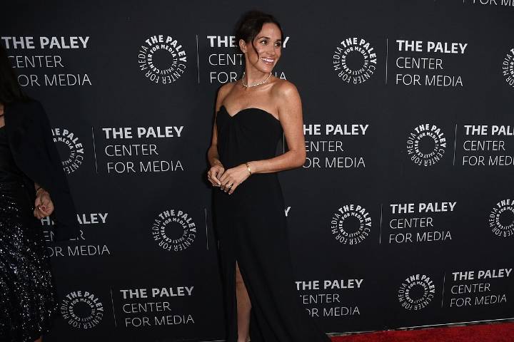 Meghan Markle deslumbra en París: su sorpresiva aparición en Fashion Week tras dos años fuera de Europa