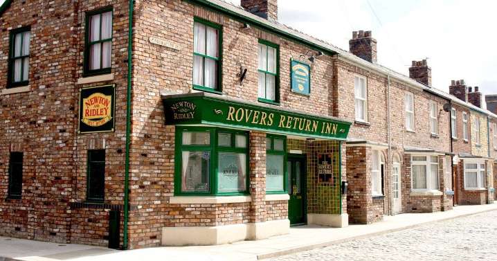 Pregnant Coronation Street legend delights fans as she reveals baby bump ahead of birth