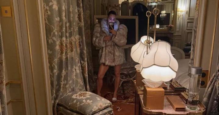 Kim Kardashian Labelled ‘Queen’ & ‘Icon’ in Paris Dump Photos