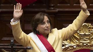 Destituyen a la presidenta de Perú