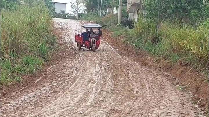 La Banda de Shilcayo: Vecinos de Villa San Luis exigen mejorar calle principal que se encuentra intransitable tras fuertes lluvias