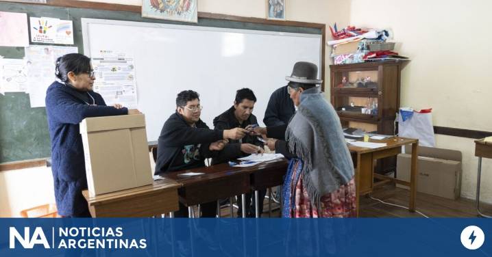 Expectativa en Bolivia por los resultados del balotaje entre Quiroga y Paz