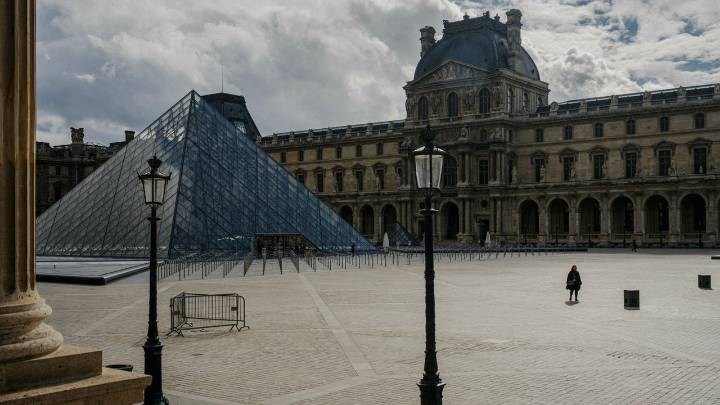 Así se perpetró el robo de las ocho joyas del museo del Louvre en París